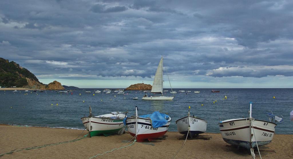 Lets Holidays Cozy Apartment 70 M. From The Beach In Tossa トッサ・デ・マール エクステリア 写真